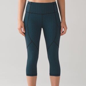 Lululemon Outrun 17" Crop
Score Jacquard Black Indian Ocean / Black